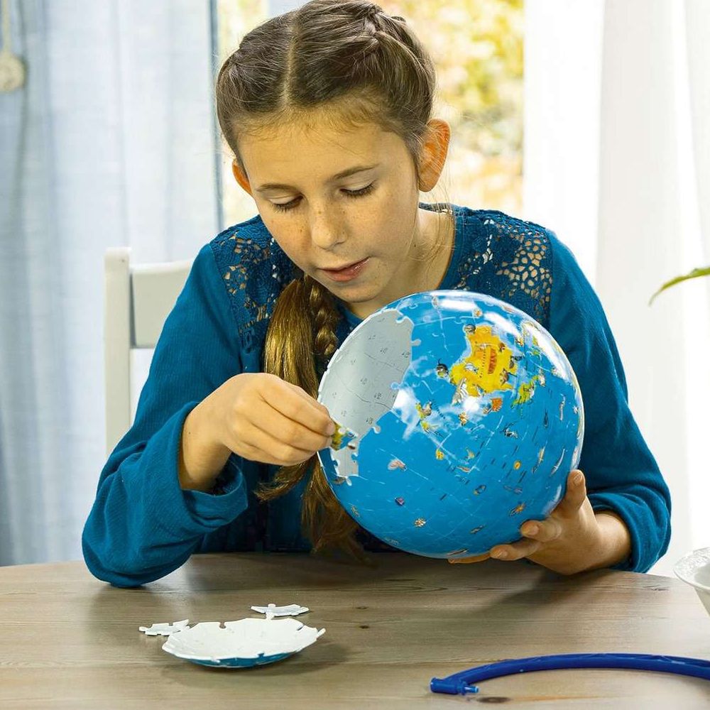Ravensburger children's globe in German