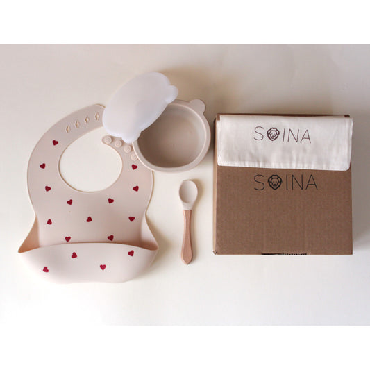 Coffret cadeau de sevrage SOINA avec bavoir en silicone, bol et cuillère en bambou, amour ivoire