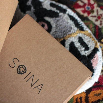 Coffret cadeau de sevrage SOINA avec bavoir en silicone, bol et cuillère en bambou, amour ivoire