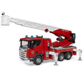 Bruder Scania Super 560R Feuerwehr mit Drehleiter & Wasserpumpe – Produktbild 1