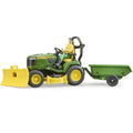 Bruder bworld John Deere Rasentraktor mit Anhänger & Gärtner – Produktbild 1