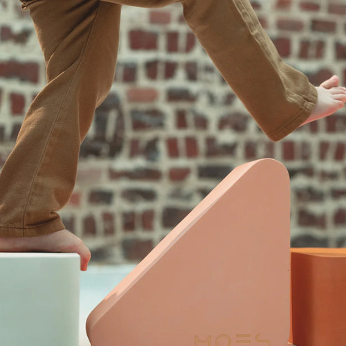 * MOES Play Block Triangle - Earth, Salmon Pink – Produktbild 2